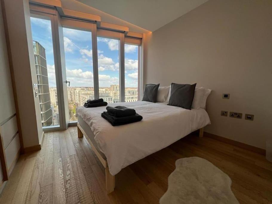 New Manhattan Loft Gardens Stratford London Exterior photo